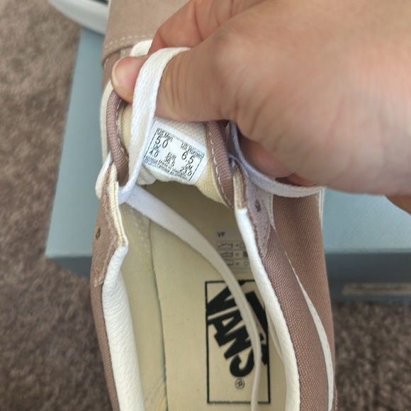 NWT - VANS 6.5 Light Mauve Old Skool Low Tops - Picture 3 of 4